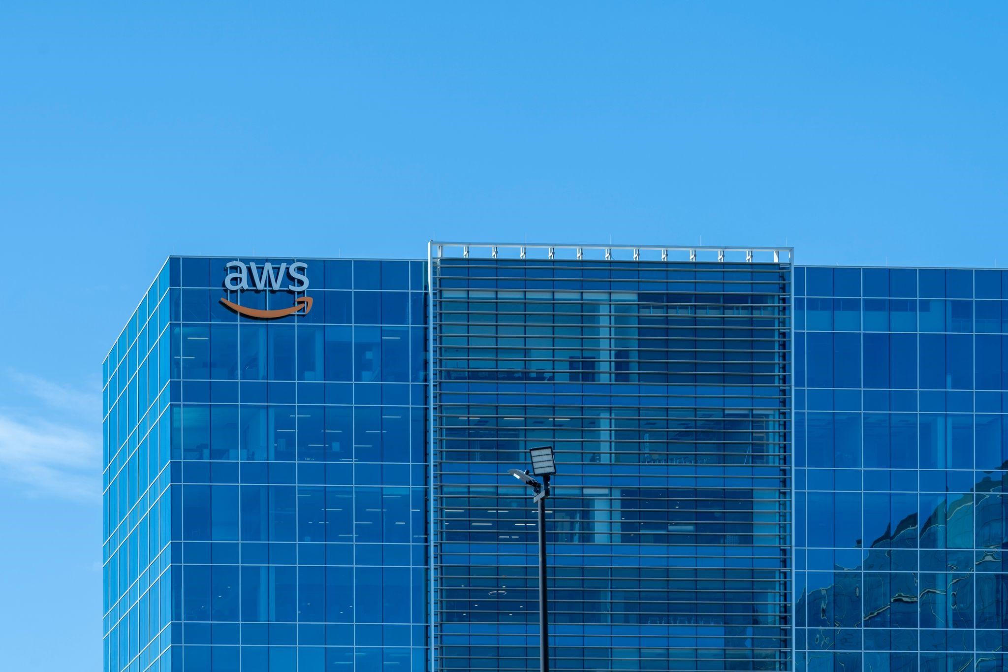 AWS (Amazon Web Services)